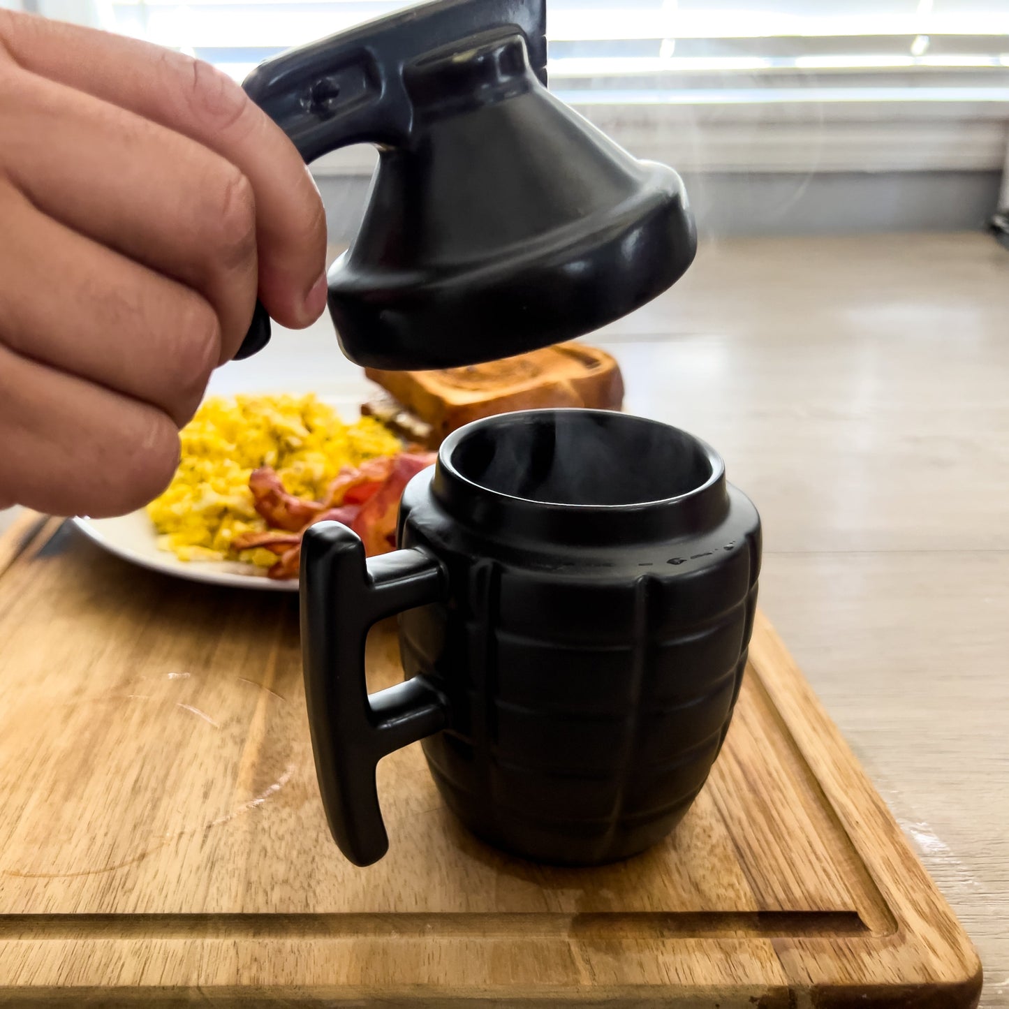 Insulated Grenade Mug with Lid